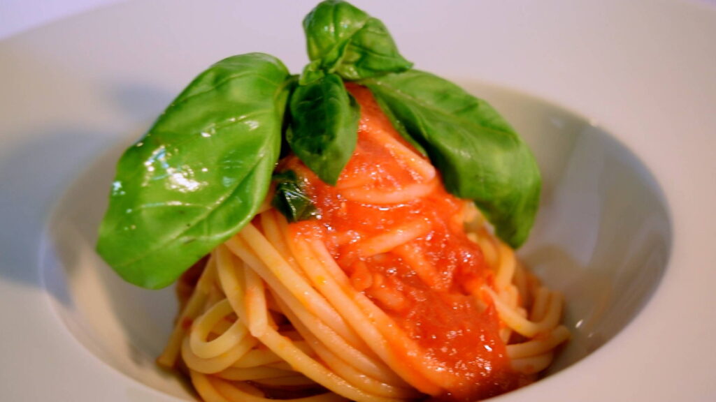 Ecco cosa succede se segui questi 4 consigli dei medici sulla pasta al pomodoro