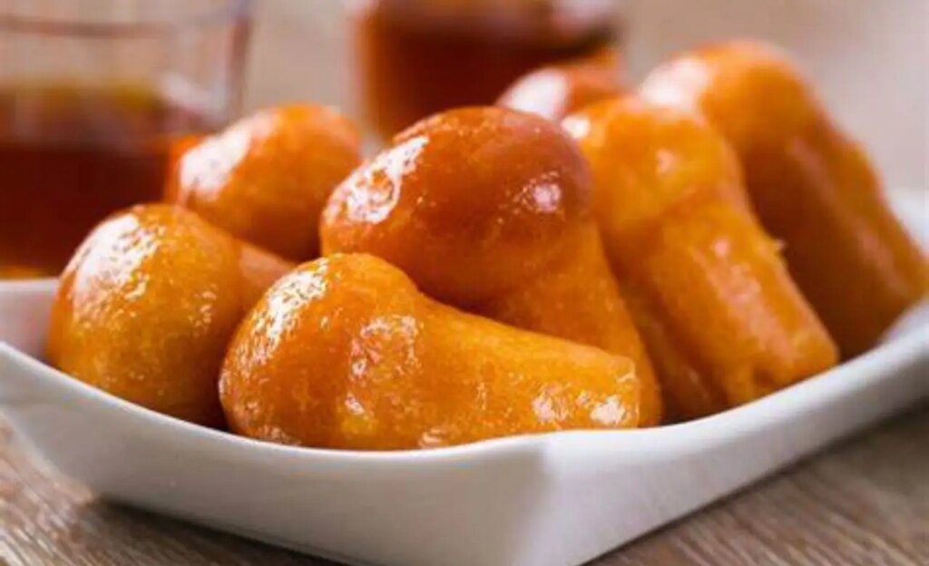 Babà al rum soffice e profumato: ecco la ricetta della tradizione napoletana