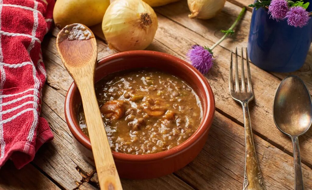Come preparare una zuppa di lenticchie calda e saporita