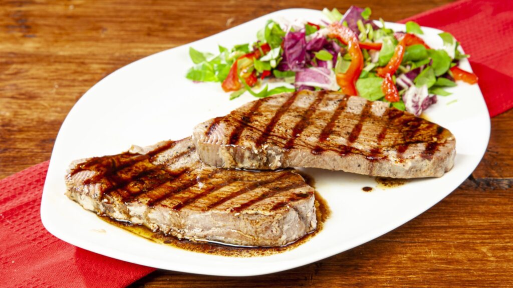 Perché cuocere il tonno a bassa temperatura? Il trucco per non rovinarlo